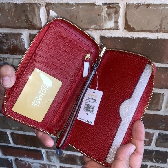 OFFERS? NEW Michael Kors LG Phone Wristlet Wallet - Picture 3 of 5